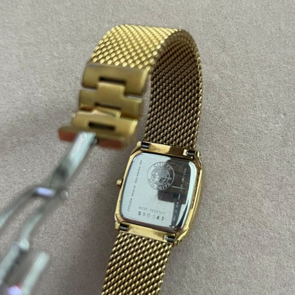 Vintage Gold toned with Mother Of Pearl Face Citizen Ladies Watch - Picture 4 of 4